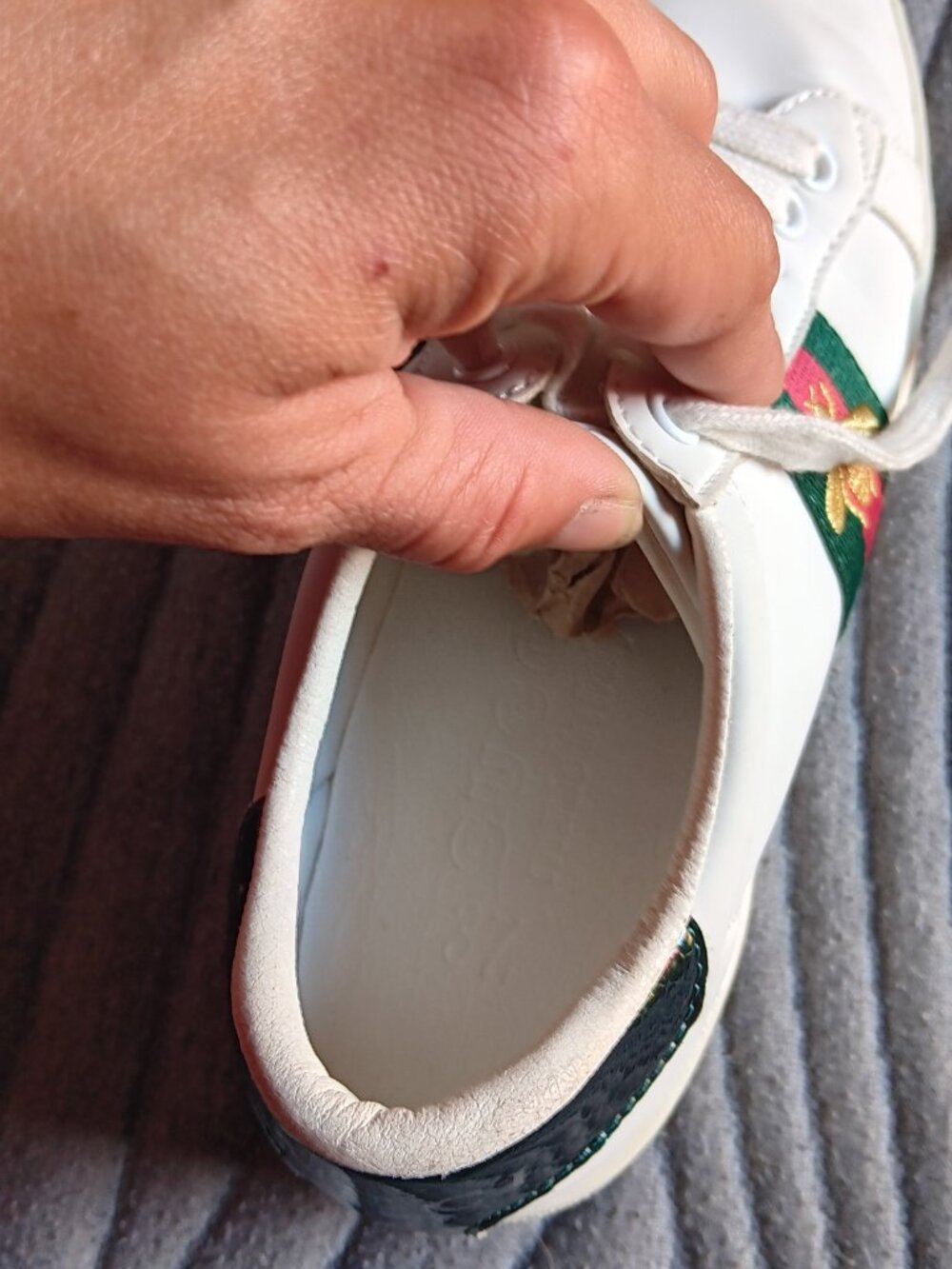 Gucci Ace Bee Embroidered Sneakers - Picture 9 of 10